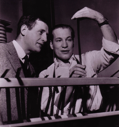 Stahlnetz-Autor Wolfgang Menge mit Regisseur Jürgen Roland im Schneideraum, um 1960 (Quelle: Wolfgang Menge)